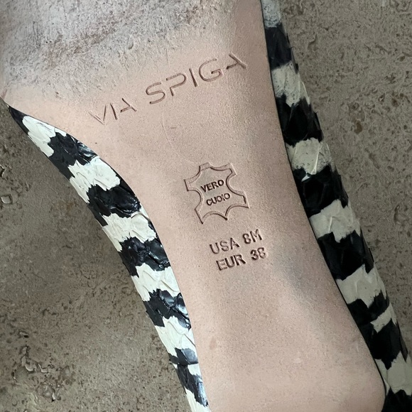 Via Spiga low kitten heel in black and white - Picture 14 of 14